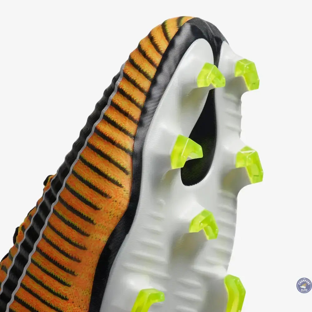 Mercurial Superfly 5 FG Lock in. Let loose. - Orange/Noir/Blanc