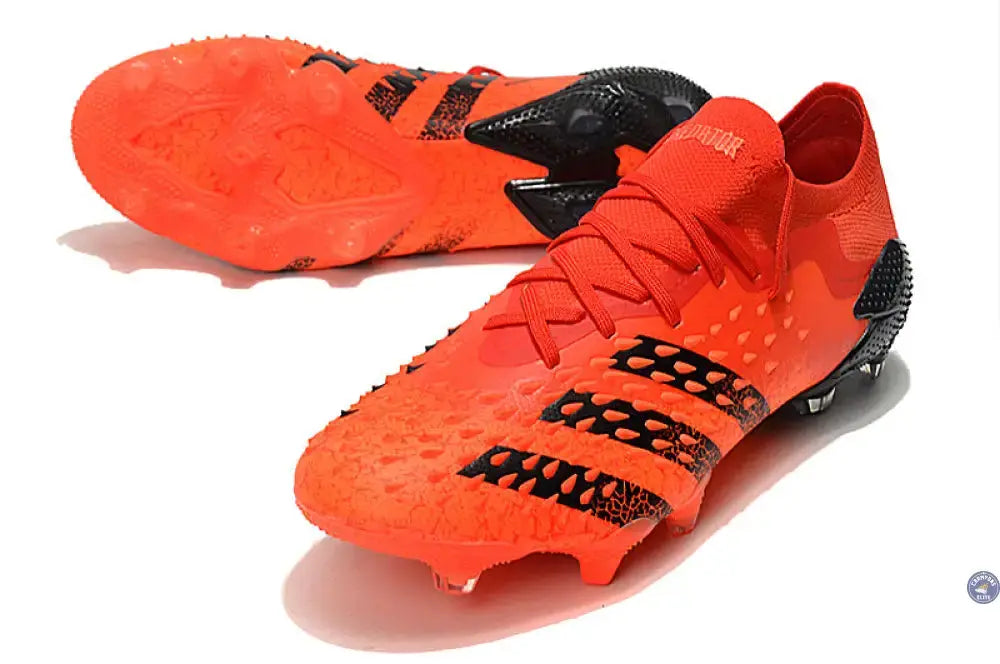Predator Freak Basse Lacets FG - Rouge/Noir/Orange